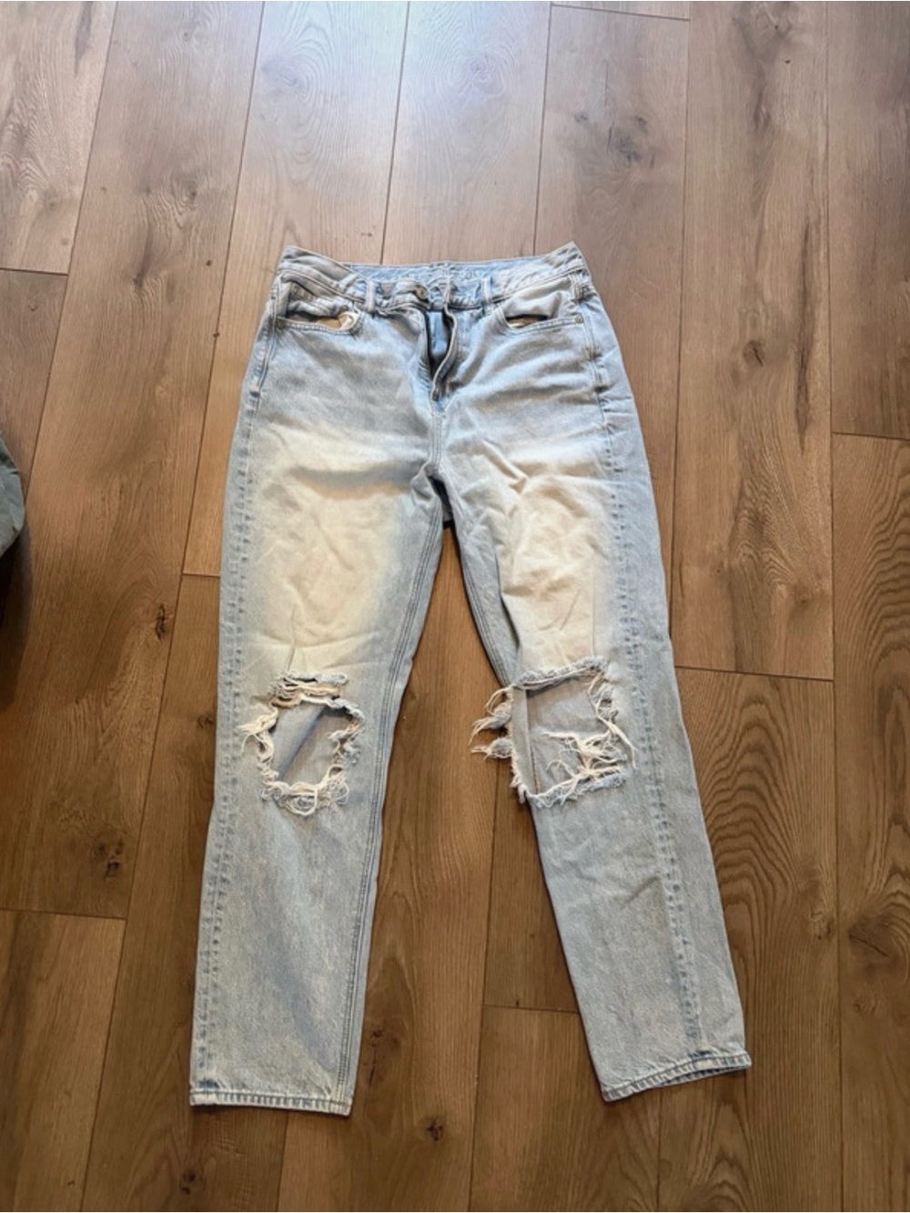 American Eagle Outfitters Light Wash Distressed Straight Leg Jeans